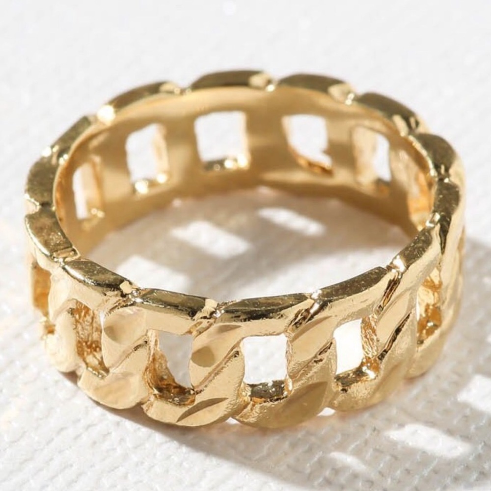 Vanessa Mooney • The Chain Link Ring